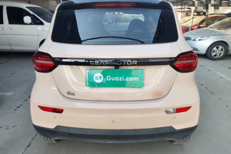 零跑汽车 零跑T03 2023款 403智享版车身外观6