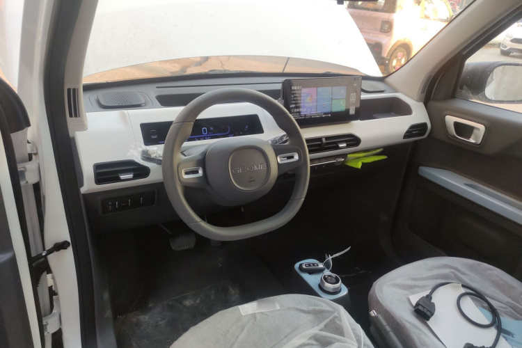 吉利银河 2024款 熊猫mini 200km 耐力熊中控内饰12