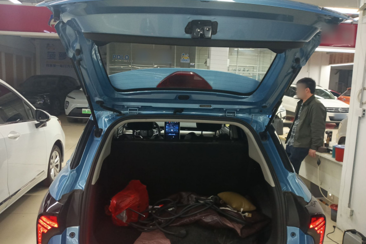 哪吒汽车 哪吒V 2021款 长续航娱乐版机舱底盘23