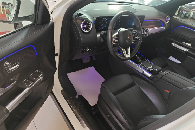 奔驰GLB 2021款 GLB 200 动感型中控内饰7003