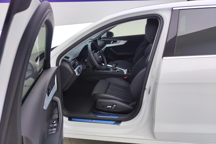 奥迪A4L 2024款 40 TFSI 时尚动感型中控内饰19