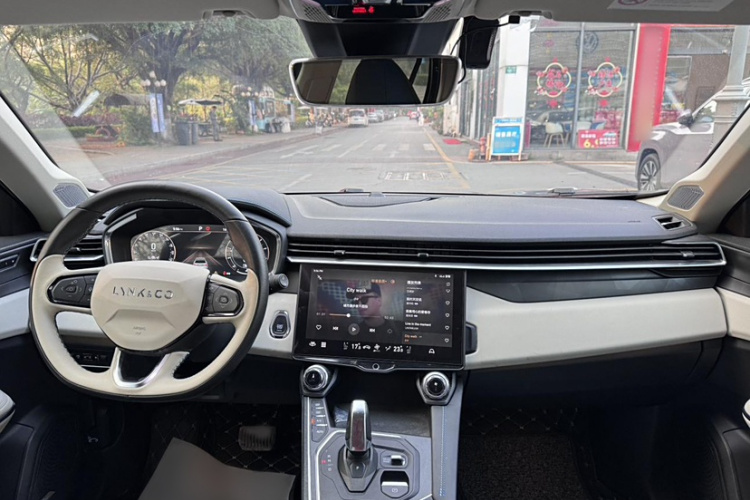 领克01 2021款 2.0TD 两驱耀Pro中控内饰7010