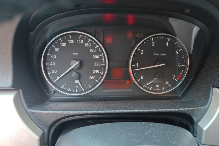 宝马3系(进口) 2010款 320i豪华型局部细节14