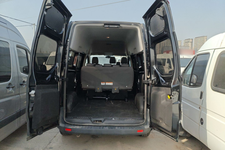 福特 全顺 2019款 2.0T柴油多功能商用车中轴中顶6座国VI局部细节23