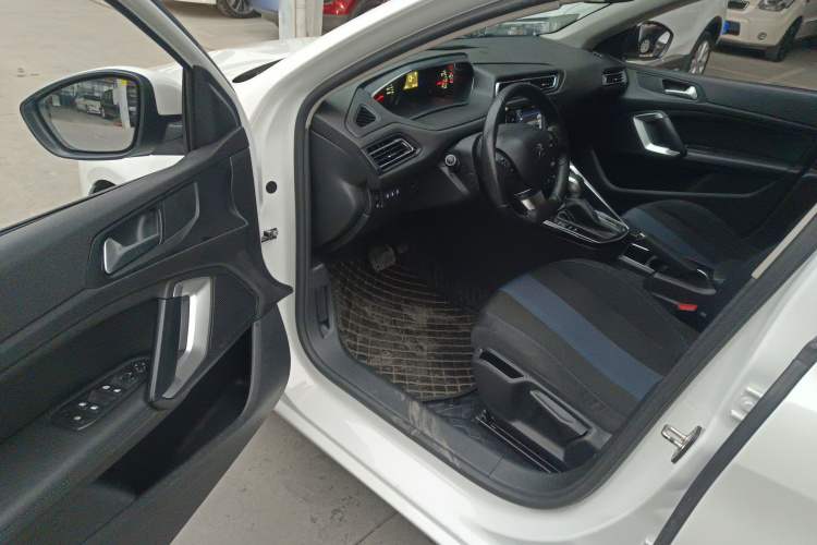 标致308 2019款 230THP 自动豪华版 国V中控内饰20