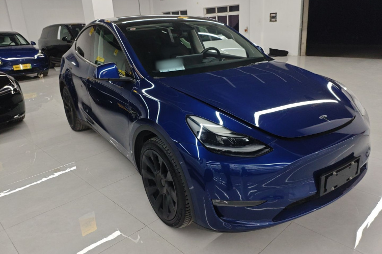 特斯拉 Model Y 2021款 长续航全轮驱动版车身外观3