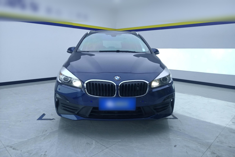 宝马2系多功能旅行车 2018款 220i 领先型车身外观2
