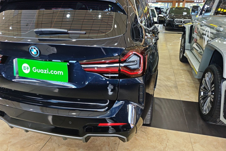 宝马iX3 2024款 领先型车身外观9