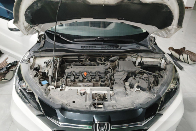 本田 缤智 2015款 1.8L CVT两驱豪华型机舱底盘24