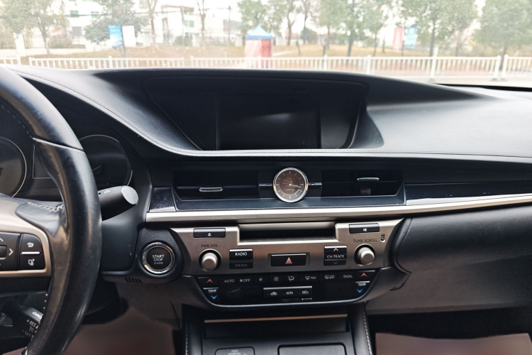 雷克萨斯ES 2015款 200 精英版局部细节16