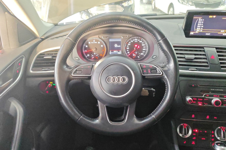 奥迪Q3 2015款 35 TFSI quattro 技术型中控内饰13