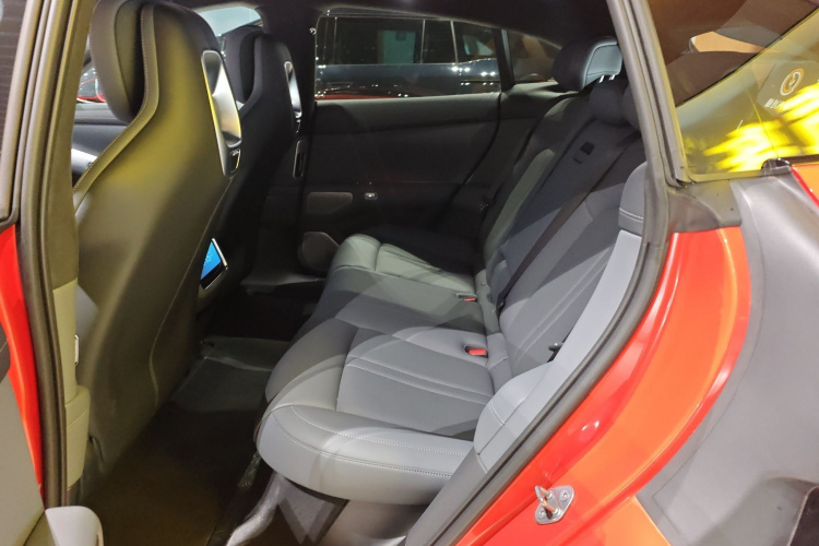 小米汽车 小米YU7 2025款 超长续航高性能四驱Max版中控内饰7004