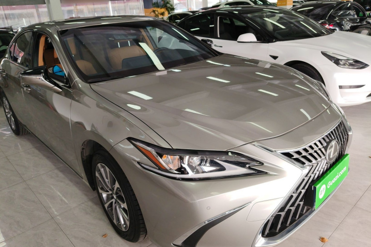 雷克萨斯ES 2023款 200 卓越版车身外观3