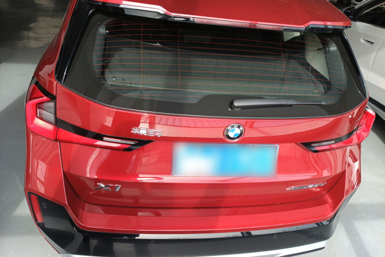 宝马X1 2023款 xDrive25Li M运动套装车身外观6