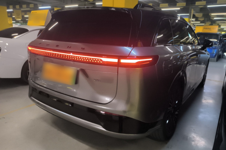 小鹏G9 2022款 650 性能版Pro车身外观7