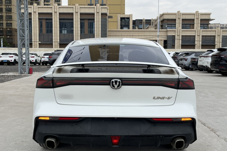 长安UNI-V 2022款 1.5T 智慧领航型车身外观6004