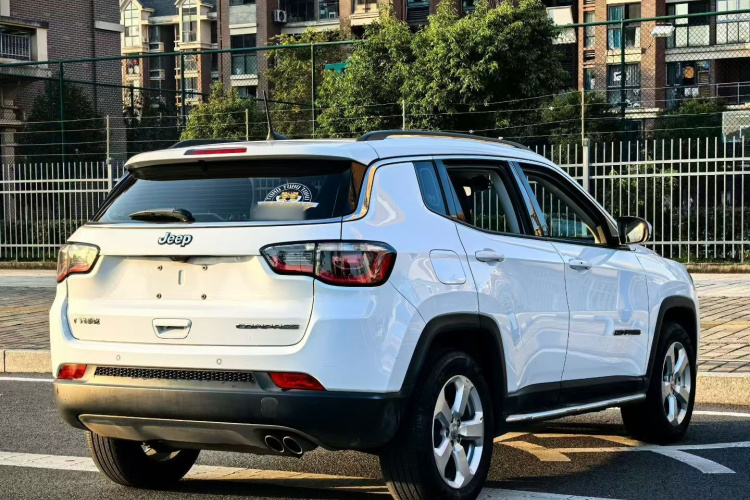 Jeep 指南者 2020款 220T 自动精英版车身外观6004