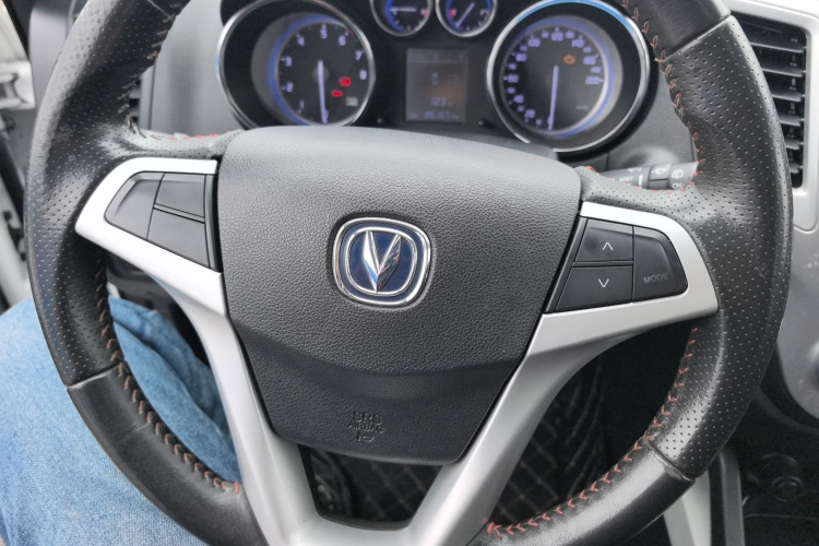 长安CS35 2016款 1.6L 手动豪华型 国IV中控内饰13