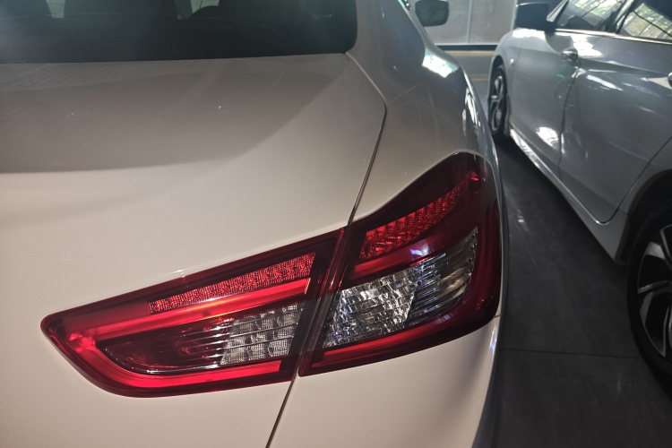 玛莎拉蒂 Ghibli 2014款 3.0T 标准版车身外观6002