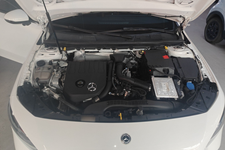 奔驰A级 2022款 A 180 L 运动轿车机舱底盘24