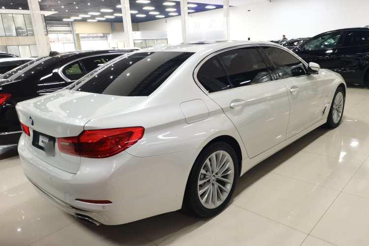 宝马5系新能源 2020款 里程升级版 530Le 先锋版车身外观7