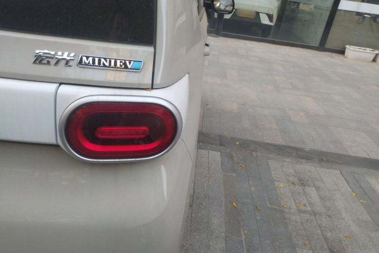 五菱汽车 宏光MINIEV 2024款 第三代 215km 青春版车身外观9