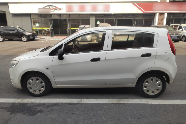 雪佛兰 赛欧 2013款 两厢 1.2L AMT理想版车身外观4