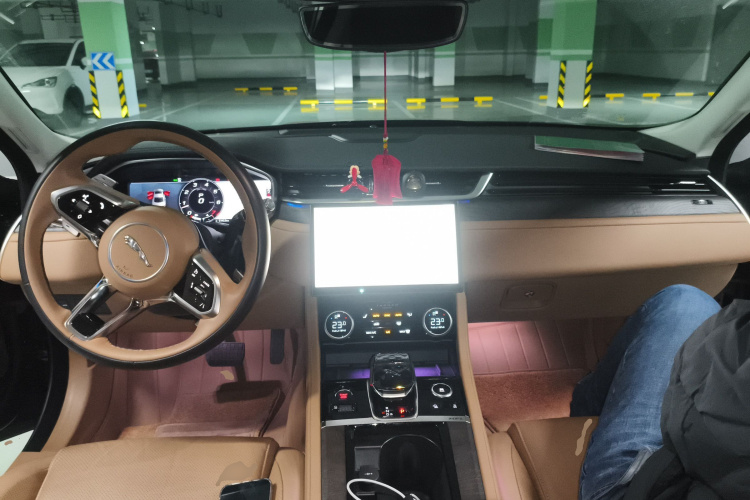 捷豹XFL 2022款 XFL 2.0T P250 两驱尊享豪华版中控内饰12