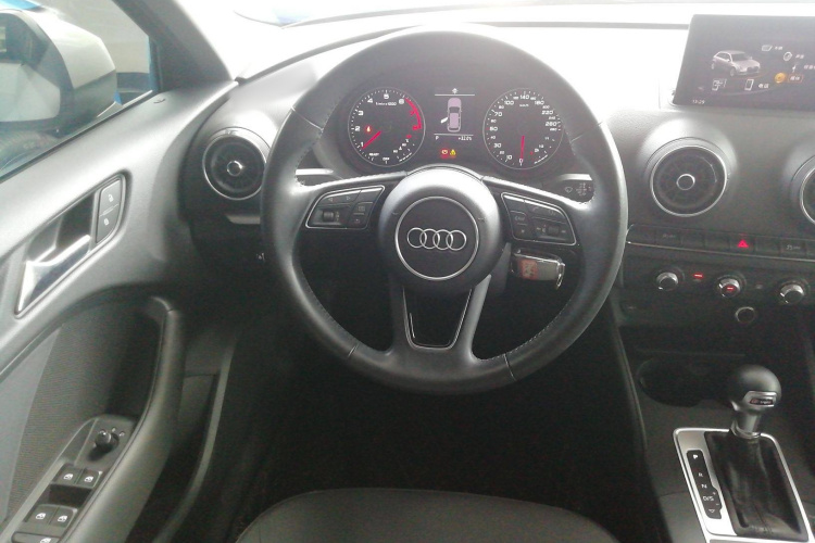 奥迪A3 2019款 Sportback 35 TFSI 进取型 国V中控内饰13
