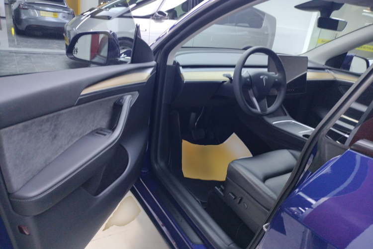 特斯拉 Model Y 2022款 长续航全轮驱动版中控内饰7003