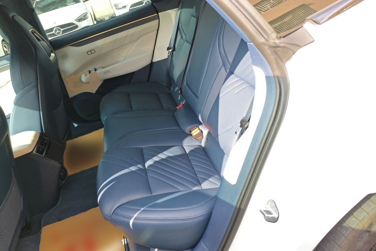 极氪001 2025款 WE版 95kWh 四驱中控内饰21