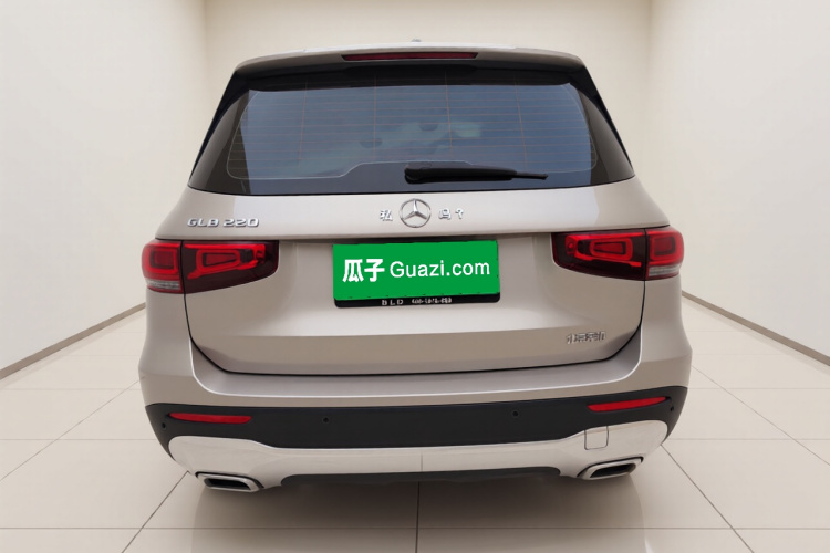 奔驰GLB 2023款 GLB 220 时尚型车身外观6