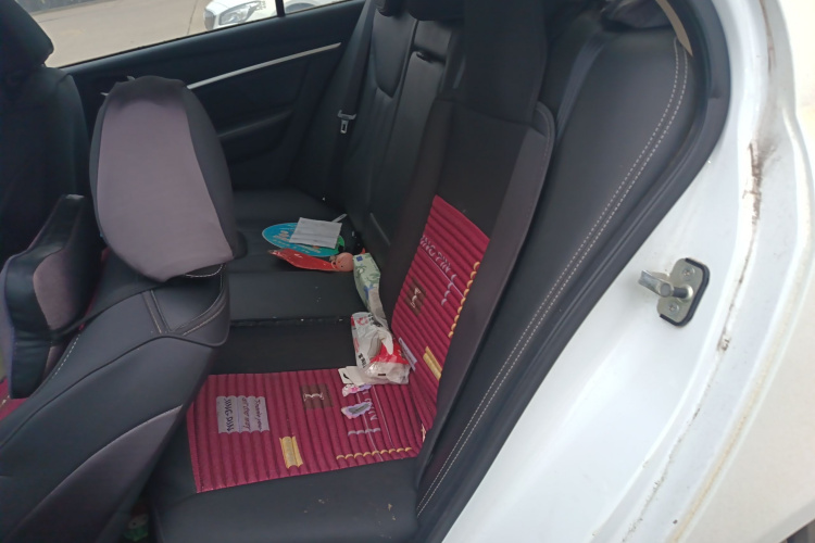 吉利汽车 帝豪 2017款 三厢百万款 1.5L 手动向上版中控内饰21