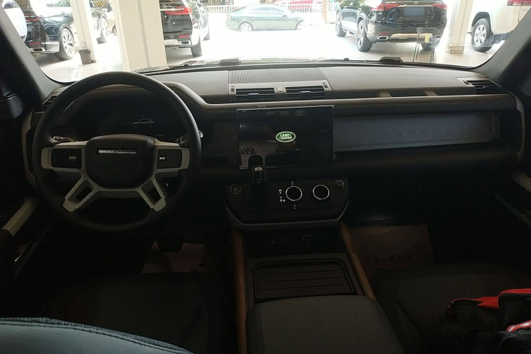 路虎卫士 2023款 改款 110 3.0T P400 X-DYNAMIC HSE中控内饰7002