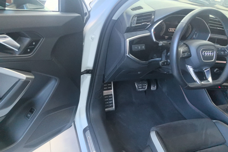 奥迪Q3 2023款 改款 40 TFSI 时尚动感型中控内饰20