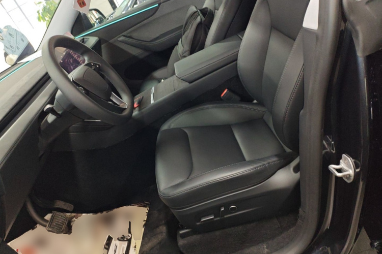 特斯拉 Model Y 2025款 后轮驱动 首发版中控内饰19