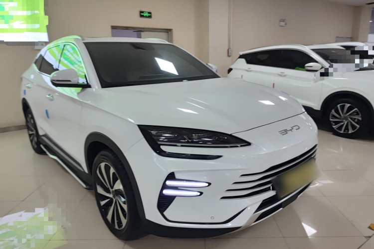 比亚迪 宋PLUS新能源 2023款 冠军版 DM-i 110KM 旗舰型车身外观3