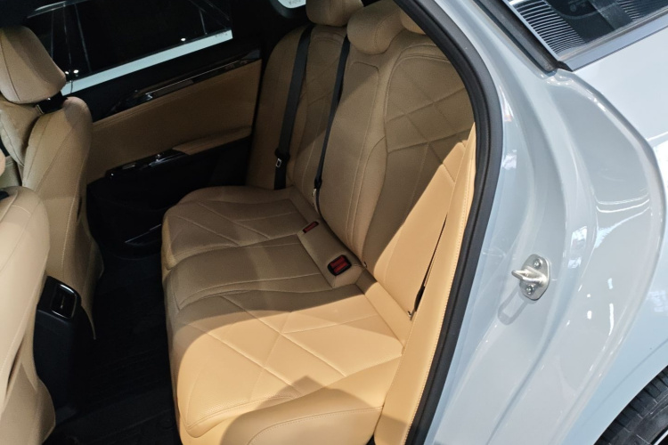 吉利银河 银河L6 2024款 125km PLUS 龙腾版中控内饰7004