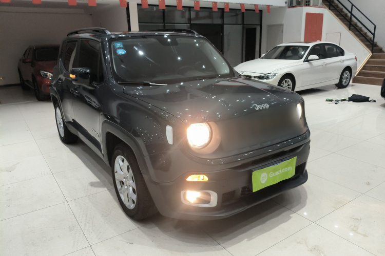 Jeep 自由侠 2017款 180T 自动高能版车身外观3