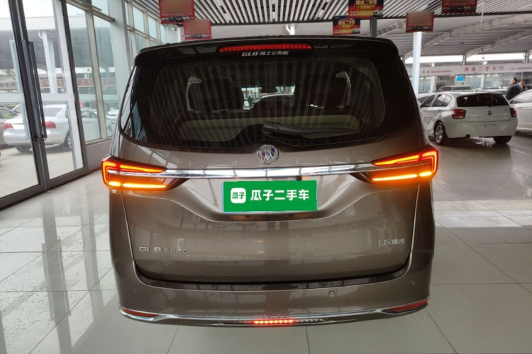 别克GL8 2021款 陆上公务舱 652T 舒适型车身外观6