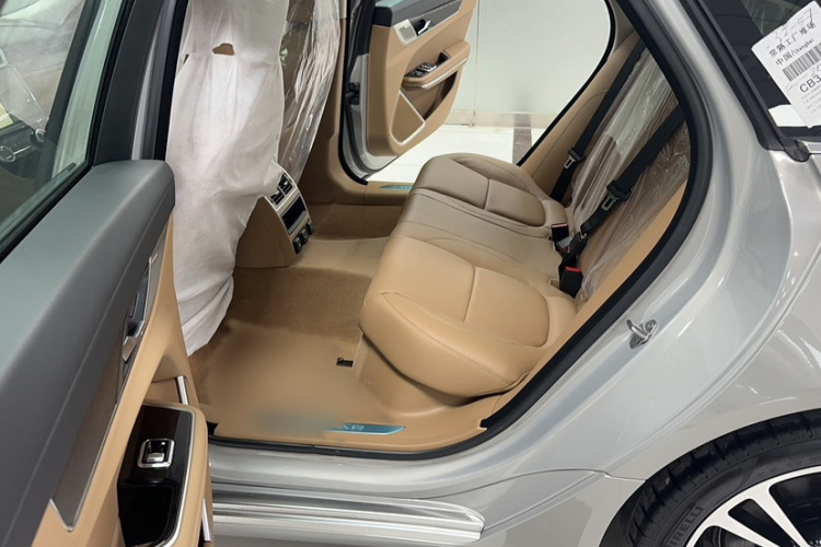 捷豹XFL 2025款 2.0T P250 两驱尊享豪华版中控内饰7003