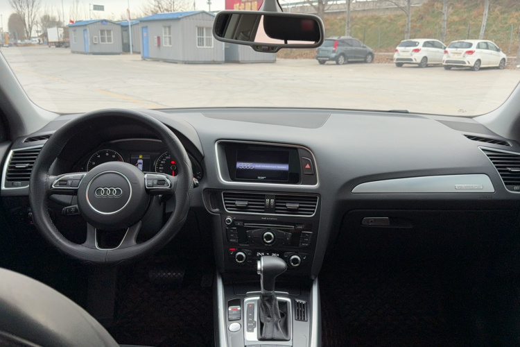 奥迪Q5 2017款 Plus 40 TFSI 技术型中控内饰7001
