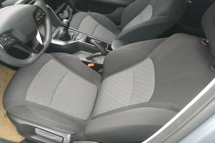 荣威i5 2023款 1.5L 手动舒享版中控内饰19