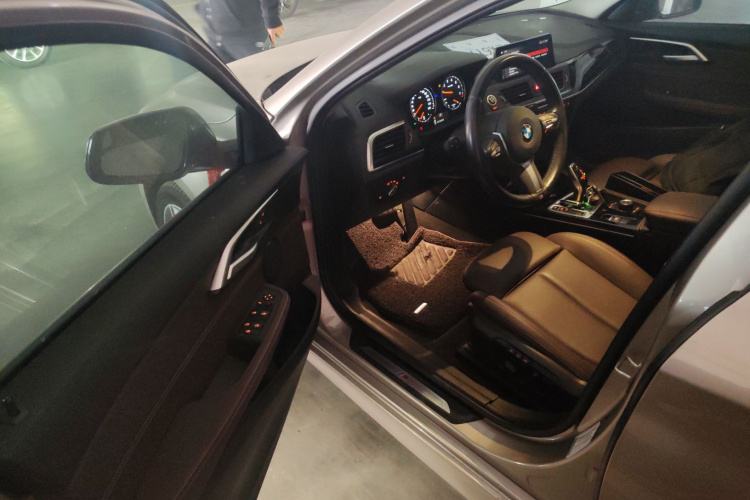 宝马1系 2020款 120i M运动套装中控内饰20