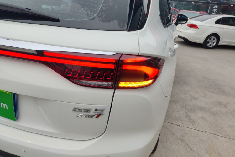 广汽传祺 传祺GS5 2021款 进阶款 270T 科技智领版车身外观9