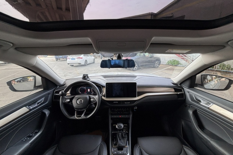 斯柯达 柯迪亚克 2022款 改款 TSI330 7座两驱奢享版中控内饰7002