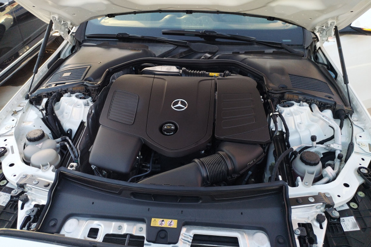 奔驰C级 2022款 C 260 L 运动版机舱底盘24