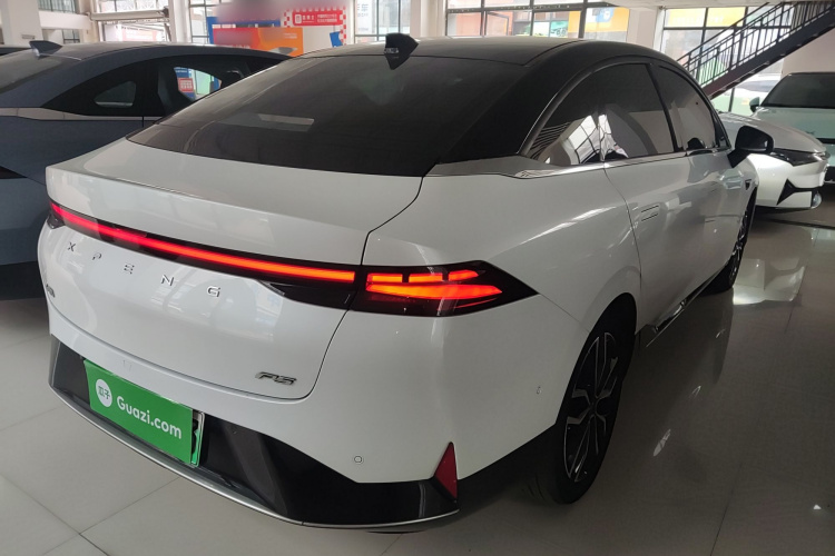 小鹏P5 2021款 550E车身外观7