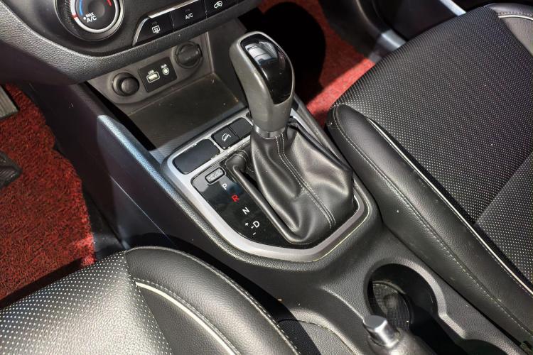 北京现代ix25 2015款 1.6L 自动两驱智能型GLS中控内饰7004