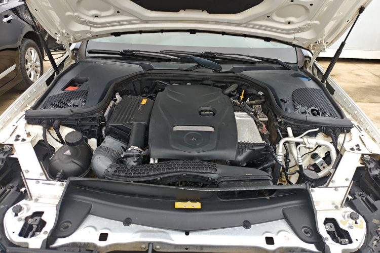 奔驰E级 2017款 E 200 运动型 4MATIC机舱底盘24